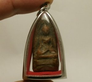 SUPER RARE PHRA ROD THAI BUDDHA LUCKY RICH MONEY AMULET LIFE PROTECTION PENDANT