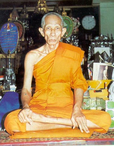 BLESSED 1997 THAI BUDDHA AMULET COIN LP RUAY MIRACLE RICH MONEY LUCKY GAMBLE WIN
