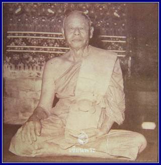PHRA BUDDHA CHINNARAJ LP NGERN DONYAIHOM BLESSED IN 1949 POWERFUL AMULET PENDANT