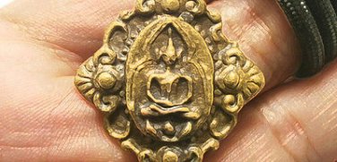 THAI RARE BUDDHA AMULET PENDANT 1964 LP PUEK SINGHA COIN STRONG LIFE PROTECTION