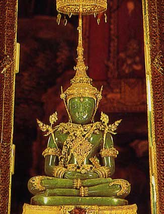 THAI AMULET BLESSED FOR LUCKY SUCCESS PENDANT PHRA KAEW OF EMERALD BUDDHA TEMPLE