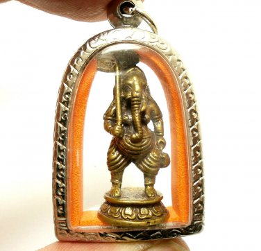 LORD GANESHA HOLD UMBRELLA PENDANT HINDU GOD OF SUCCESS GANESH ELEPHANT AMULET