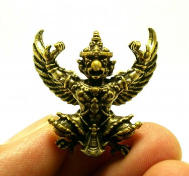 GARUDA PHAYA KRUT THAI MINI AMULET MAGIC EAGLE BIRD BLESS STRONG LIFE PROTECTION