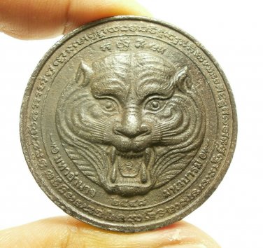 LP PIEN MAGIC TIGER BIG METAL COIN STRONG PROTECTION MUAY THAI LUCKY REAL AMULET