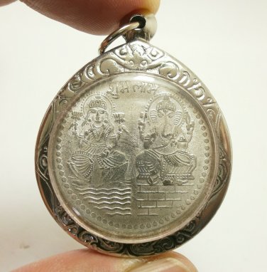 MAA LAKSHMI LORD GANESH COIN PENDANT GANESHA LAXMI HINDU BLESS 1980 SUCCESS RICH