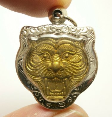 LP PERN TIGER FACE SMALL PENDANT BLESSED IN 1998 MUAY THAI MAGIC LIFE PROTECTION