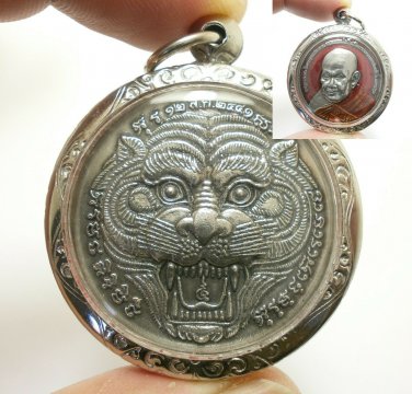 TIGER LP PERN RED PENDANT BLESSED IN 1998 MUAY THAI STRONG MAGIC LIFE PROTECTION