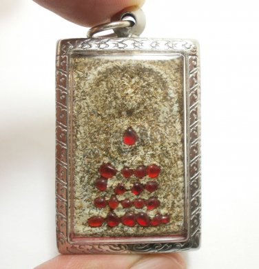PHRA SOMDEJ RED STONE IRON POWDER BLESSED IN 1967 WAT RAKANG THAI BUDDHA AMULET