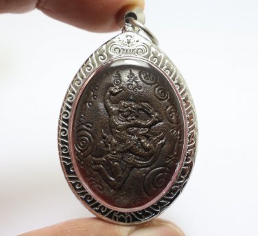 LORD HANUMAN PIDTA PUNGPHRAKAN COIN LP KASEM KEMAJARO BLESS THAI AMULET PENDANT