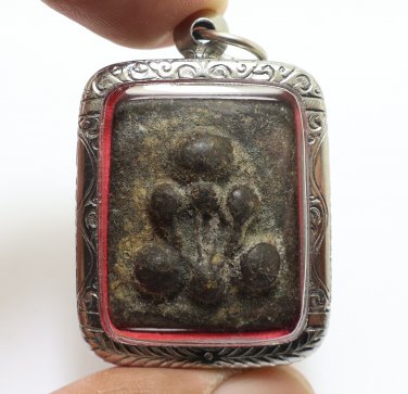 PHRA PIDTA GRADUK PHII BLACK AMULET 1942 CLOSE EYE BUDDHA THAI ANTIQUE PENDANT 2