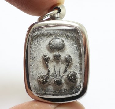 PHRA PIDTA GRADUK PHII BLACK AMULET 1942 CLOSE EYES BUDDHA THAI ANTIQUE PENDANT