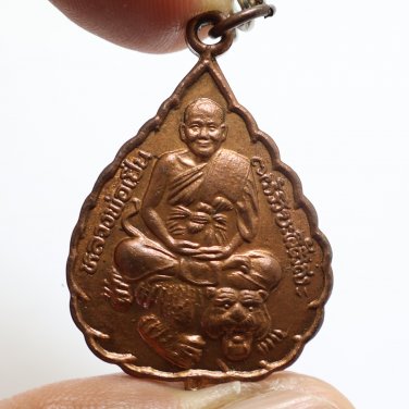 LP PERN RIDE TIGER PENDANT BLESSED 1995 MUAY THAI STRONG MAGIC STRONG PROTECTION