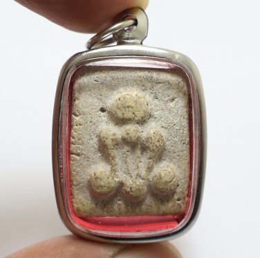 PHRA PIDTA GRADUK PHII WHITE AMULET 1942 CLOSE EYES BUDDHA THAI ANTIQUE PENDANT