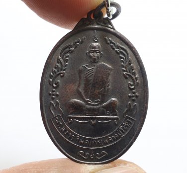 LP TOH OVAL COIN BLESSED IN 1975 THAI PRADOOCHIMPLEE AMULET PENDANT LUCKY CHARM