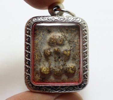 PHRA PIDTA GRADUK PHII AMULET BLESS 1942 CLOSE EYES BUDDHA THAI ANTIQUE PENDANT