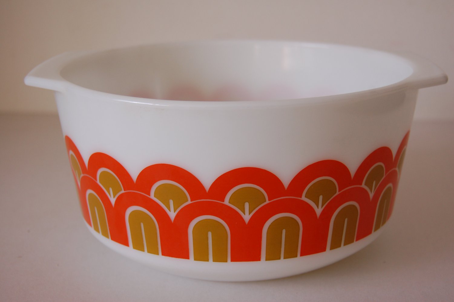Pyrex Designs Art Deco casserole bowl - 3 quart