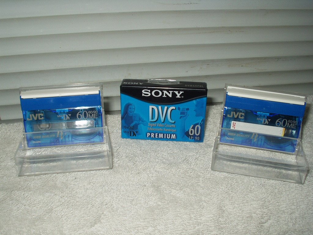 digital video cassettes mini dv 60/90 1 sony 2 jvc lot of 3