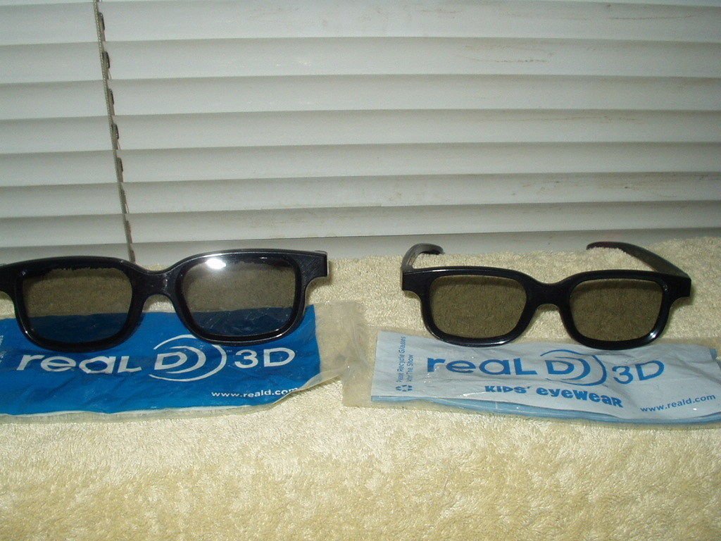 3d 3 d glasses real d brand 1 adult & 1 child's pair lot of 2 total