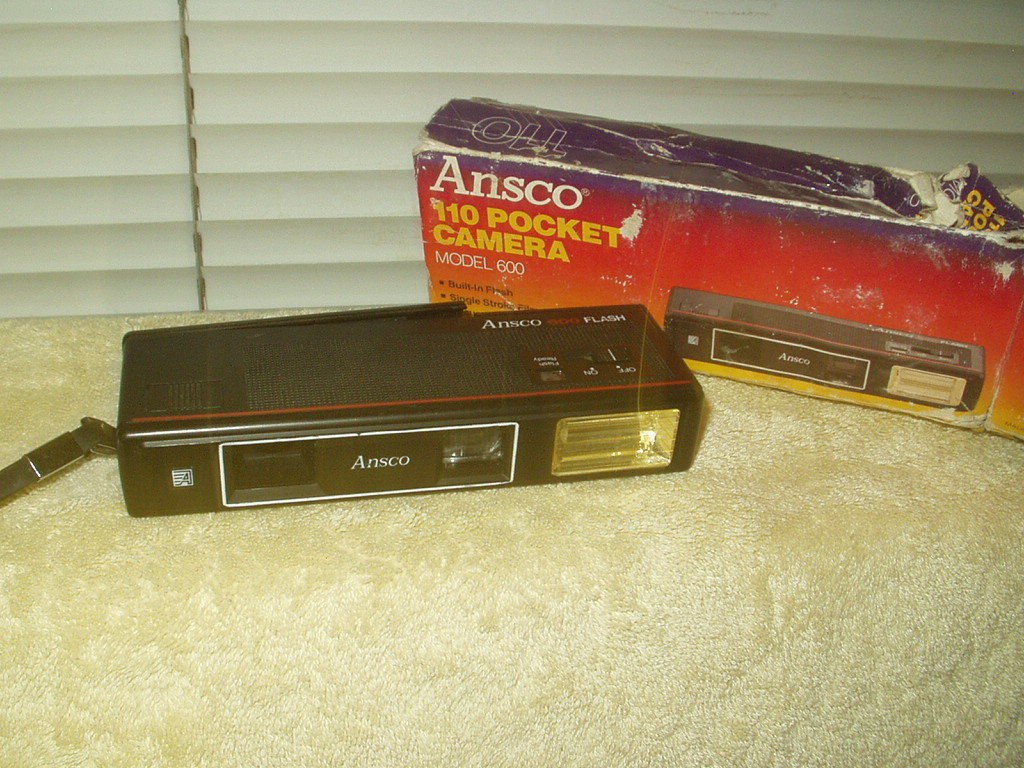 110 POCKET CAMERA ANSCO VINTAGE MODEL600