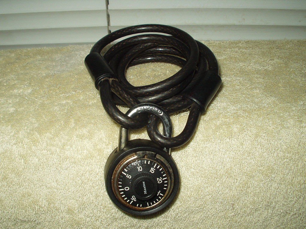 masterlock master lock combination lock # 229t w/ 5'self coiling cable