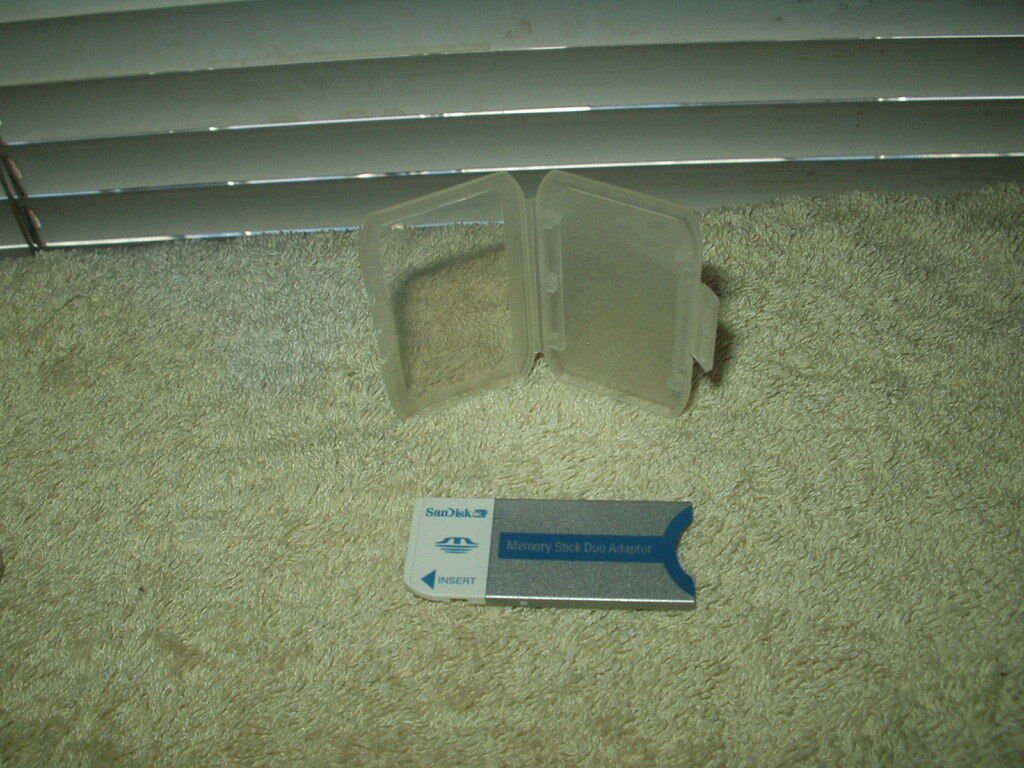 sandisk memory stick duo adapter # 20-90-00125 w/ case