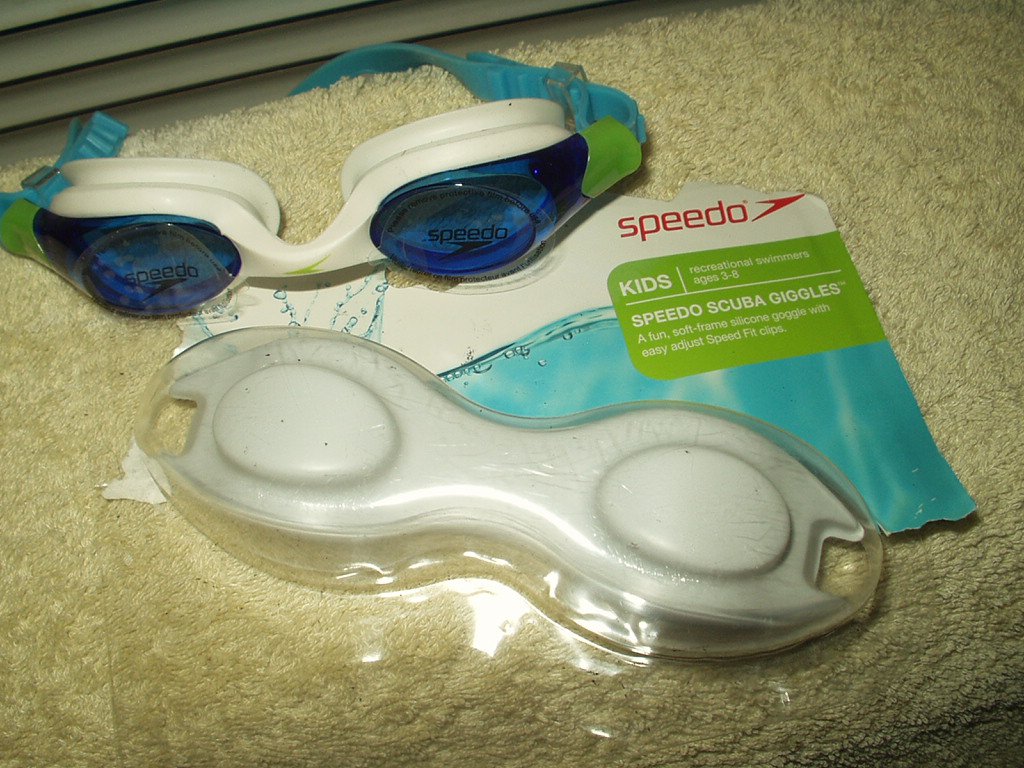 speedo scuba goggles giggles for kids age 3-8 blue lense new out of box