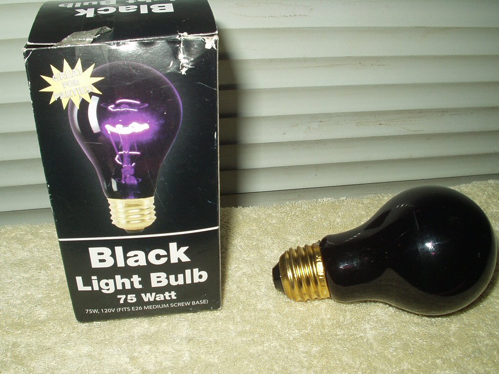 black light bub 75 watt e26 screw base tested good