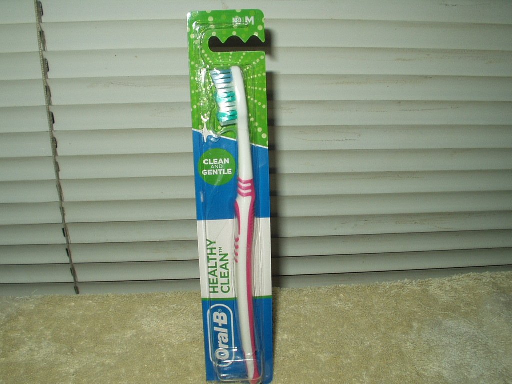 oral-b healthy clean medium toothbrush