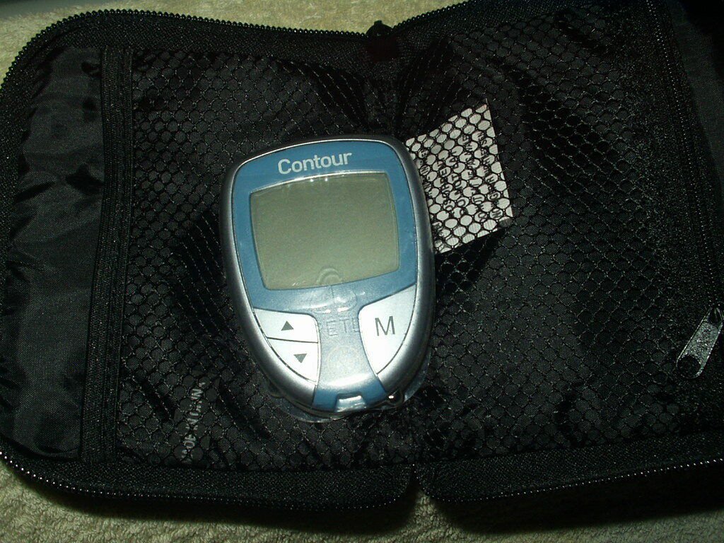 bayer ascensia 7189 contour glucose meter / monitor & case pouch