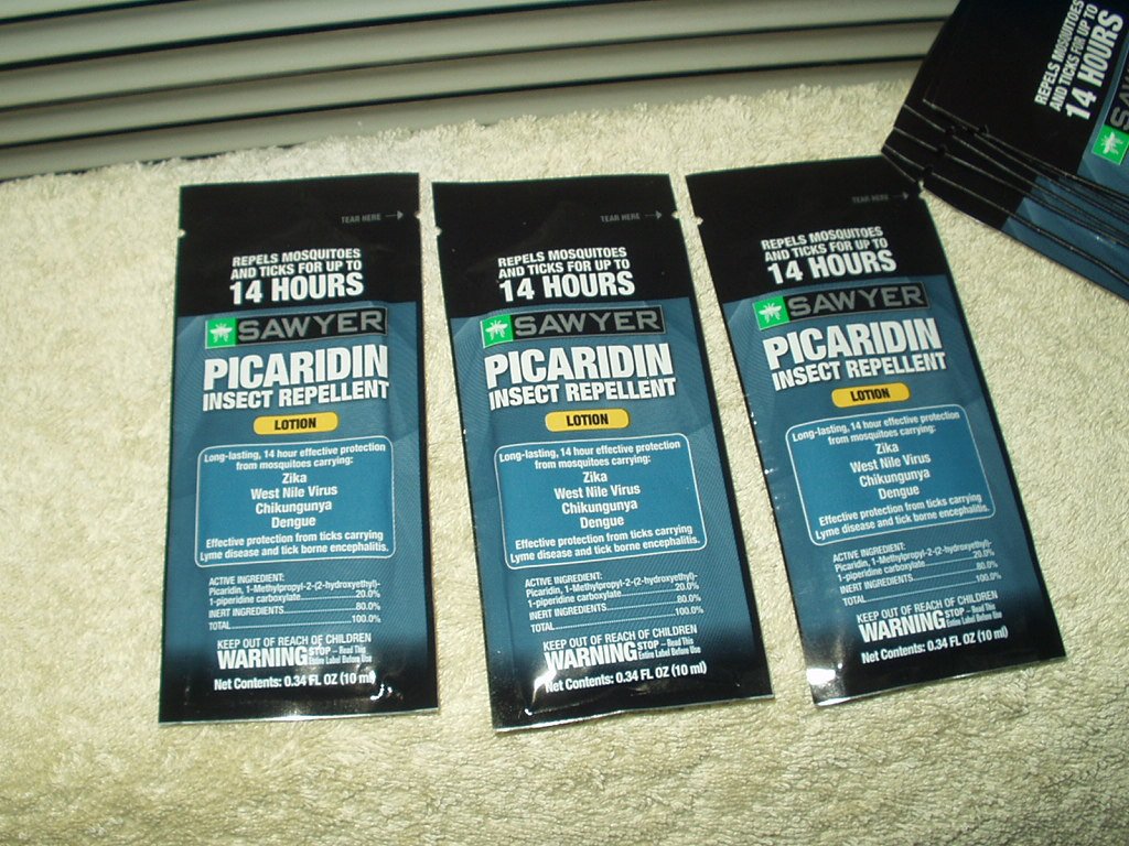 sawyer 20% picaridin insect repellent 11 each .34 oz lotion packets for ticks & mosquitoes
