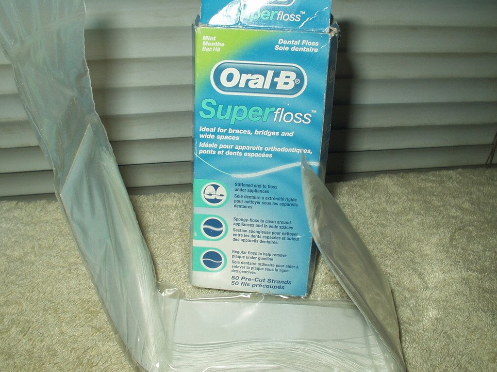 oral-b super floss 50 precut sealed strands  distressed box