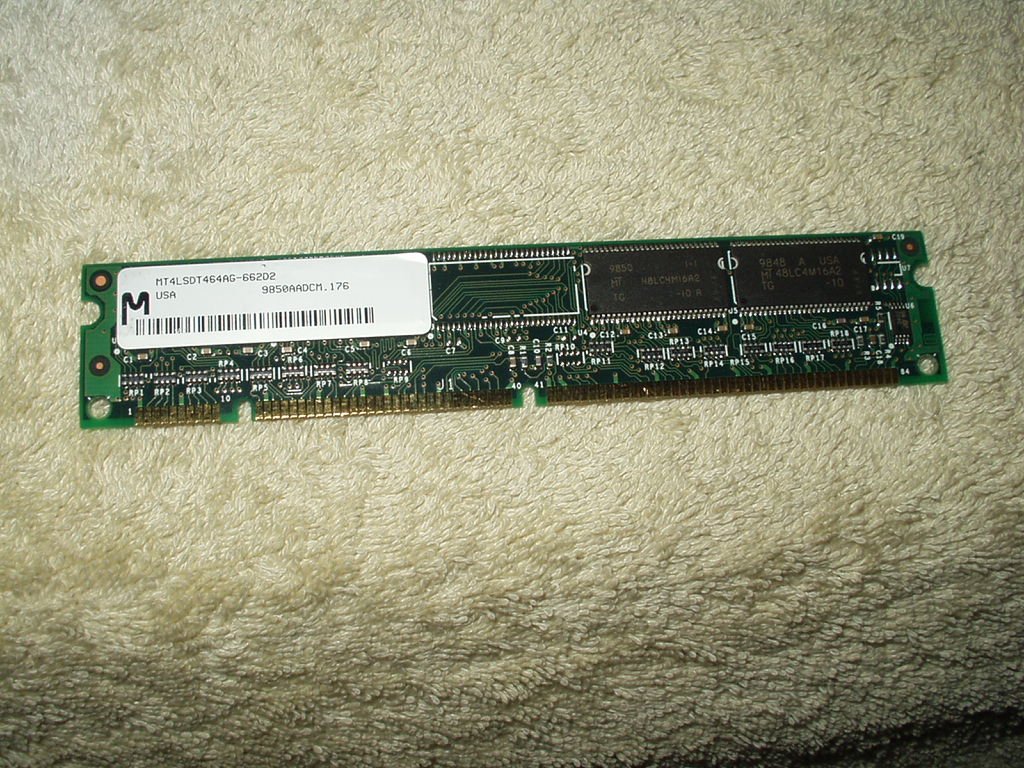 Micron MT4LSDT464AG-662D2 Desktop RAM Memory