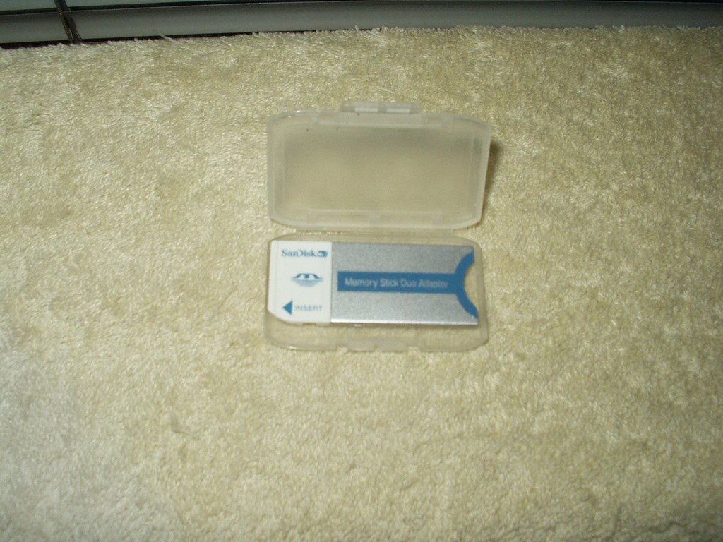 sandisk memory stick duo adapter # 20-90-00125 w/ case