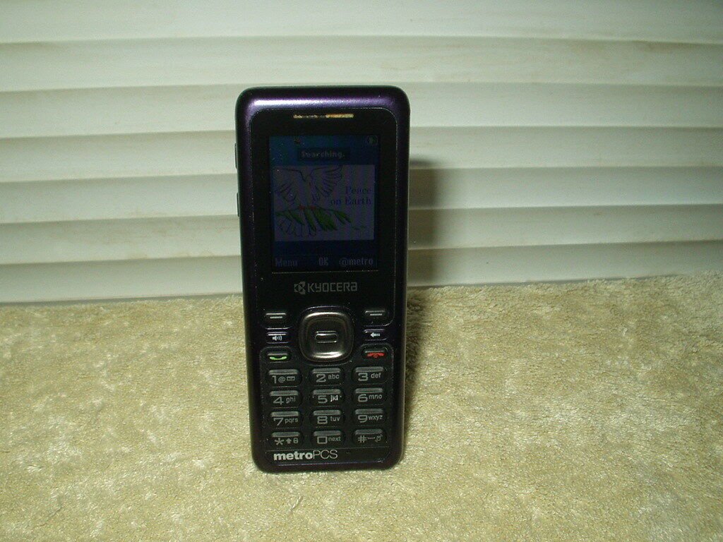 kyocera domino s1310 prepaid phone metro pcs purple colored nice!