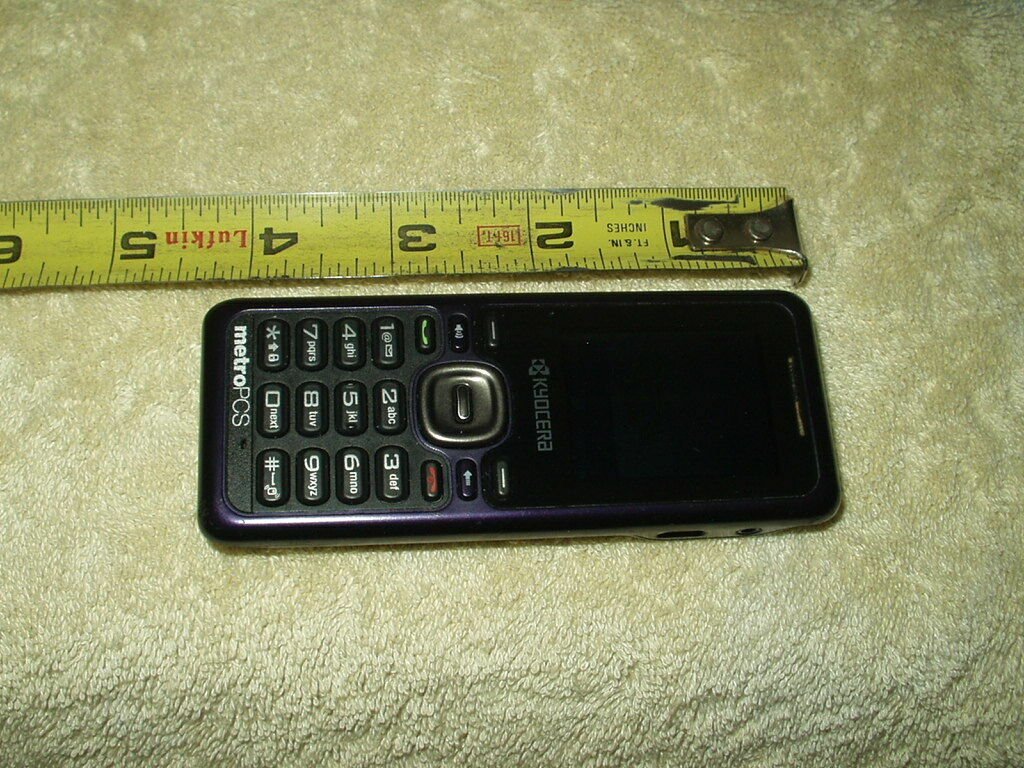 kyocera domino s1310 prepaid phone metro pcs purple colored nice!