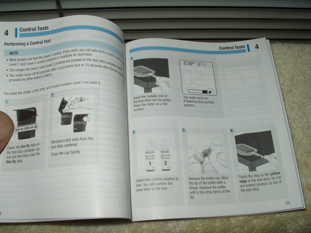 accu-chek guide me users manual only in english & spanish