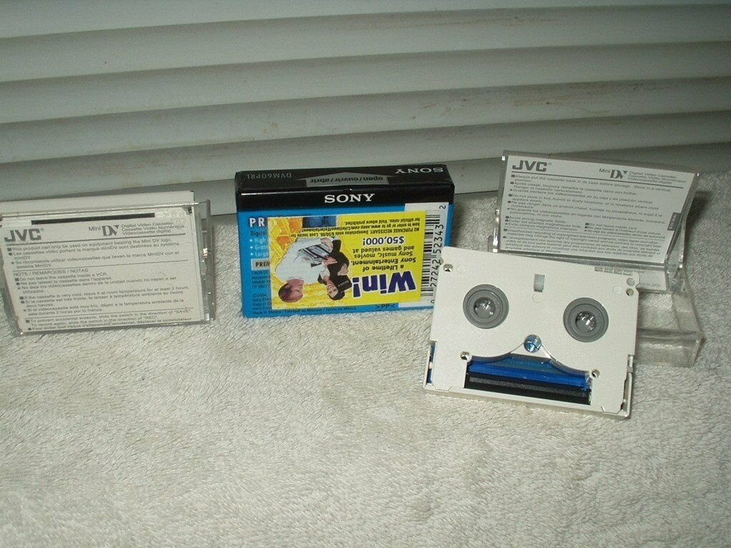 digital video cassettes mini dv 60/90 1 sony 2 jvc lot of 3 each