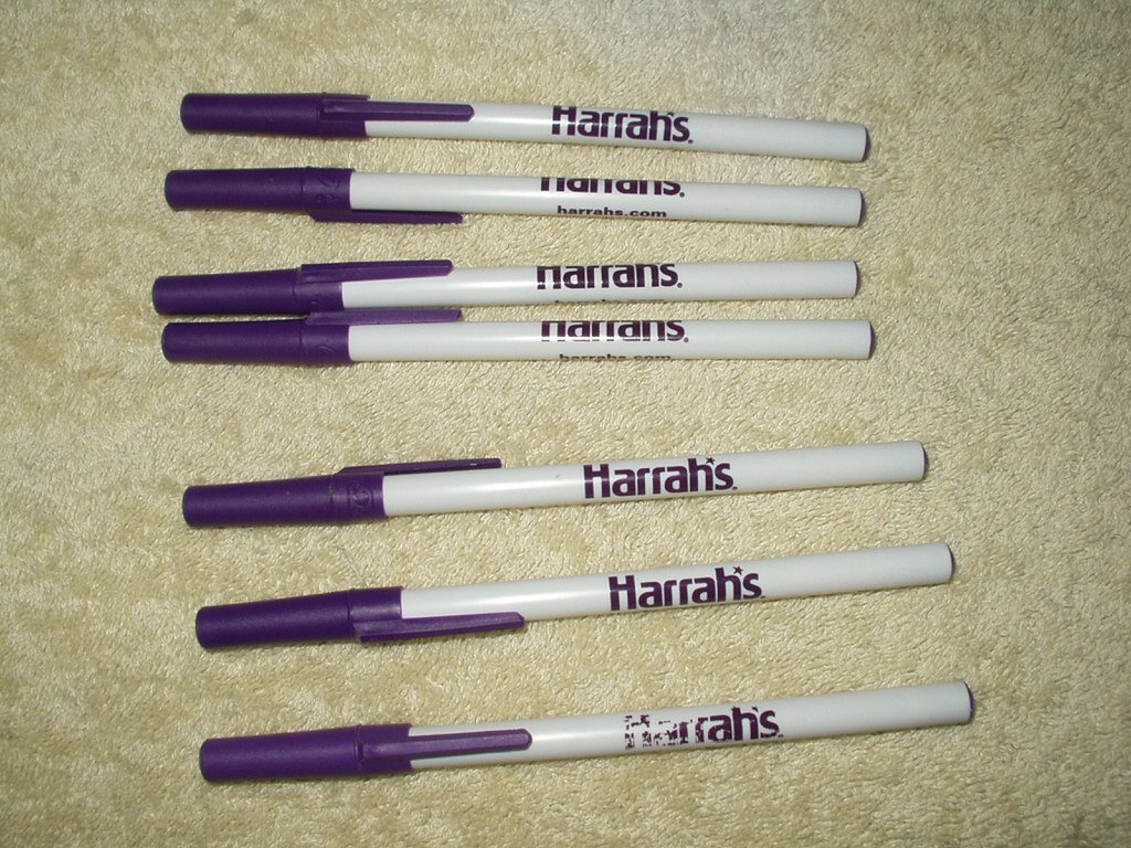 harrah's hotel casino pens lot of 7 bic purple & white