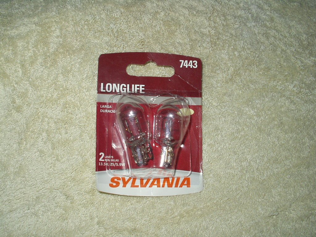 Sylvania light bulbs #7443 box w/ 2 longlife 13.5 volt