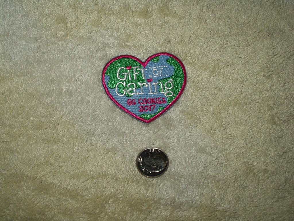 GIRL SCOUTS COOKIES PATCH GIFT OF CARING 2017 HEART SHAPED IRON-ON # C-PY 7V 1