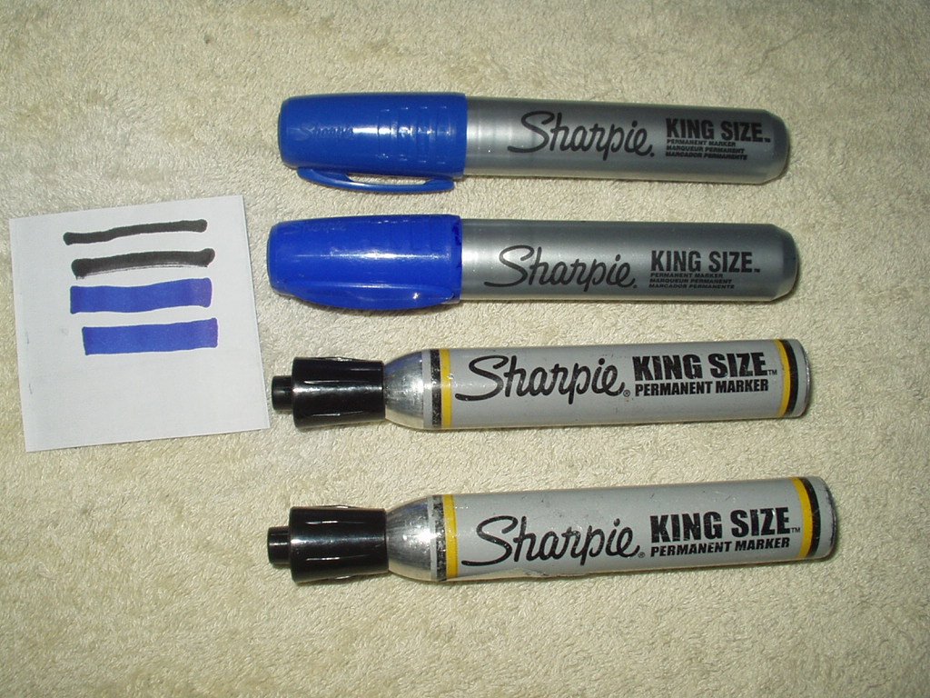 sharpie king size chisel tip markers 2 sanford black smelly & 2 new version blue.....lot of 4 used