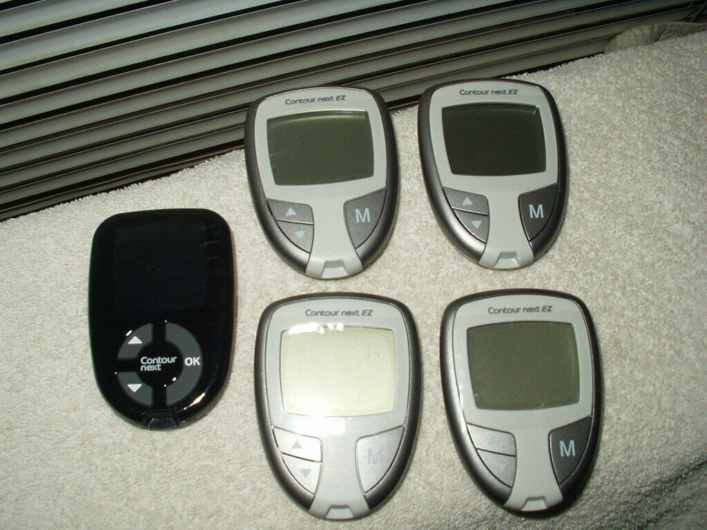 bayer contour next & ez glucose monitor meters 1 # 9697 & 4 # 9628 lot of 5 each