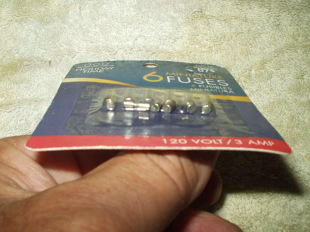 miniature fuses 120 volt / 3amp for christmas string lights 6 each