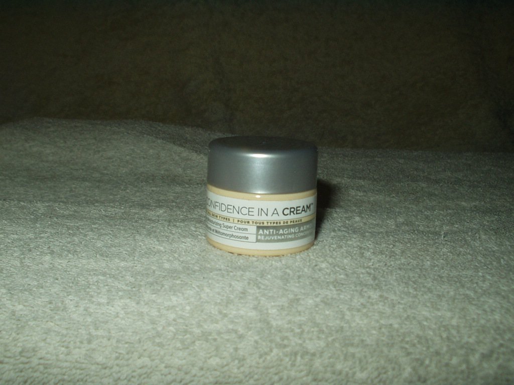 it cosmetics "confidence in a cream" anti-aging rejuvenating moisturizing concentrate .237 oz