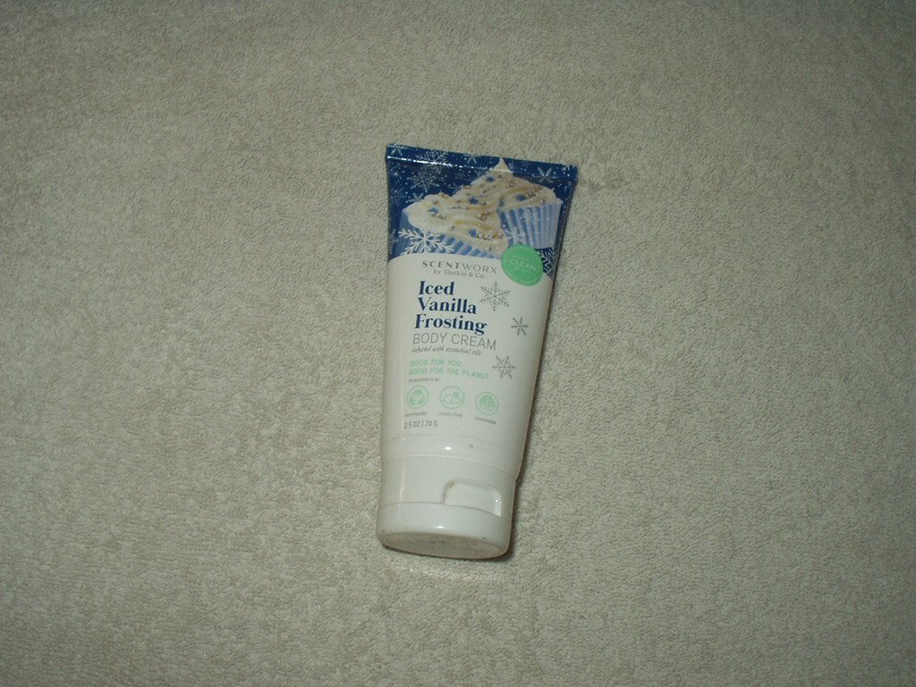 scentworx by slatkin & co iced vanilla frosting body cream 2.5 oz no box