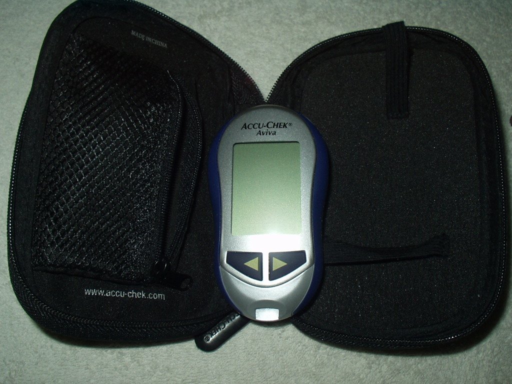 accu-chek aviva blood glucose meter / monitor blue / silver & hard case only