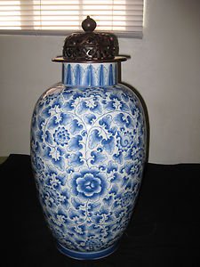 ANTIQUE CHINESE PORCELAIN LARGE BLUE AND WHITE VASE WITH SOLID BRONZE LID