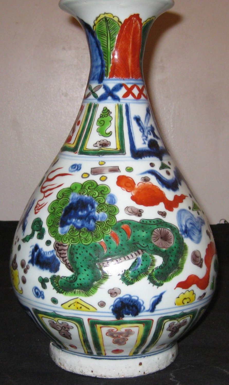 Antique Chinese Porcelain Dragons Vase 18th Century Ming Dynasty.
