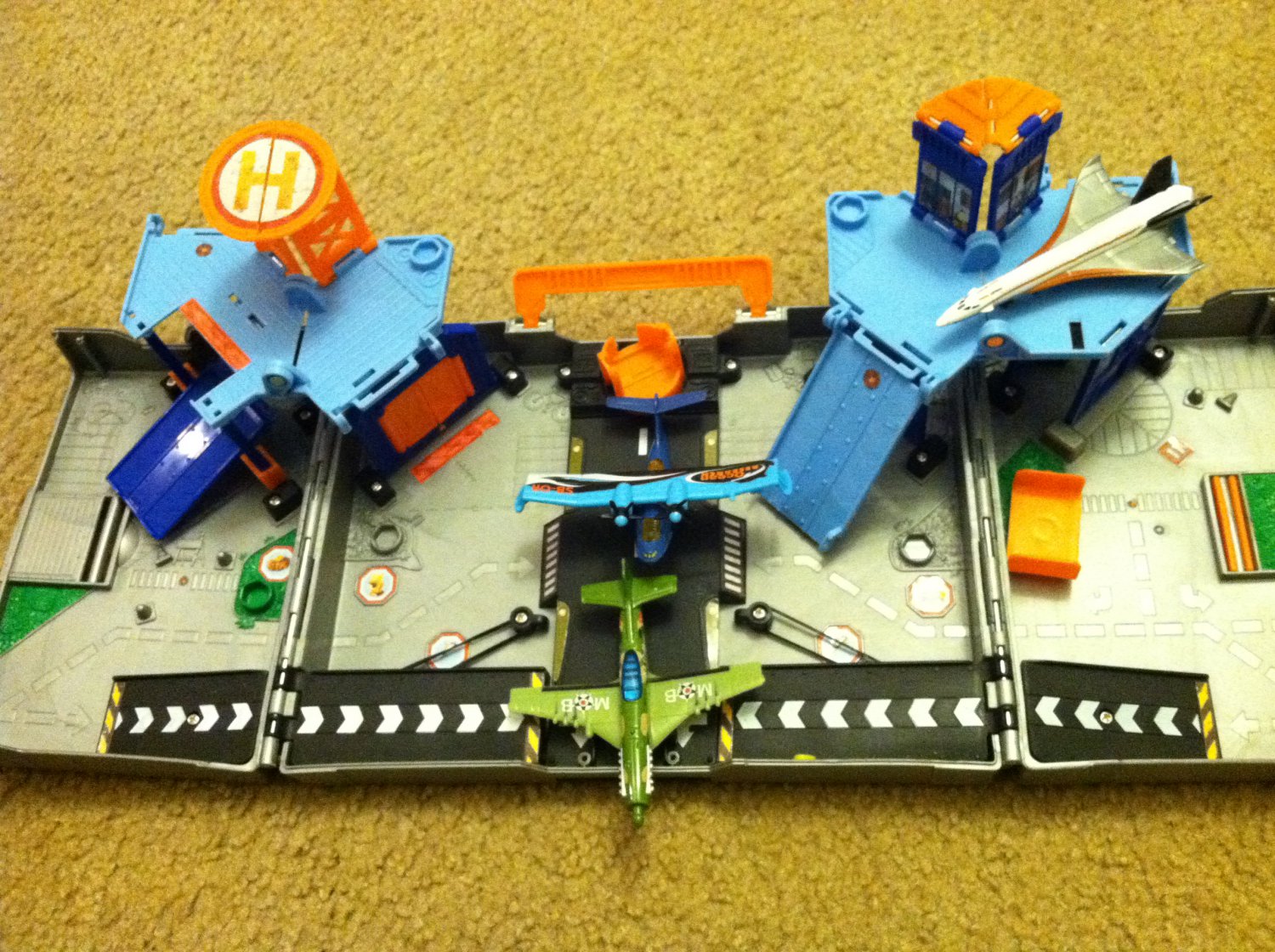 matchbox real adventure rescue headquarters playset