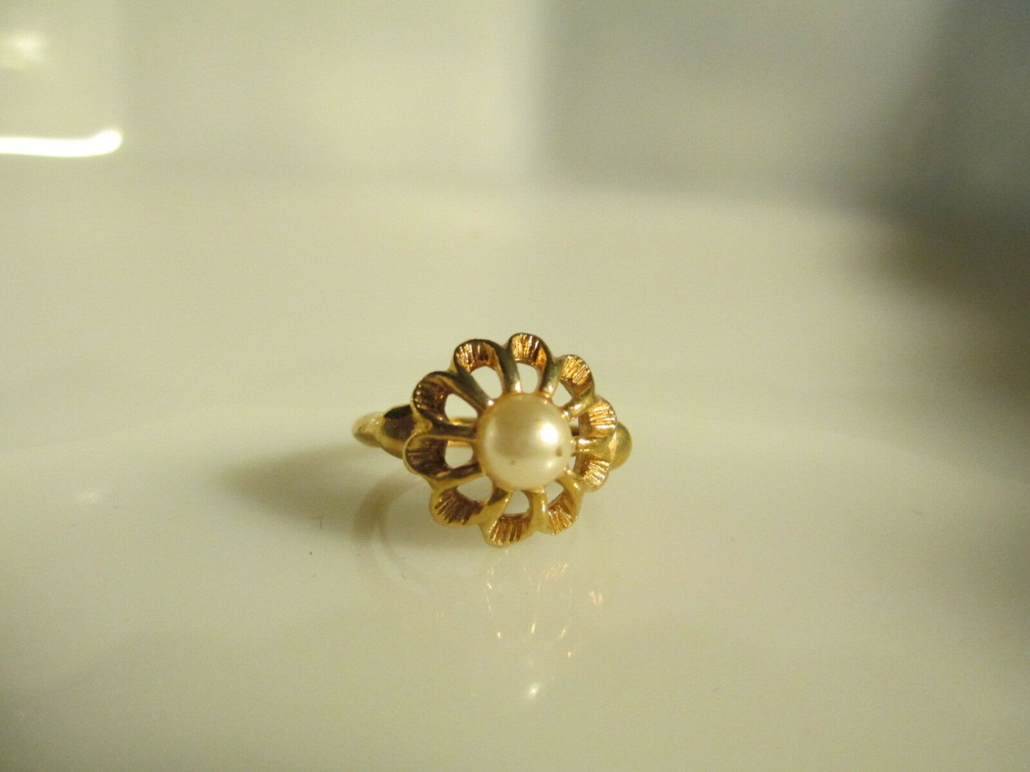 VINTAGE ESTATE SIGNED AVON FLOWER BURST RING WITH BOX W/SLEEVE. SIZE 9 ...